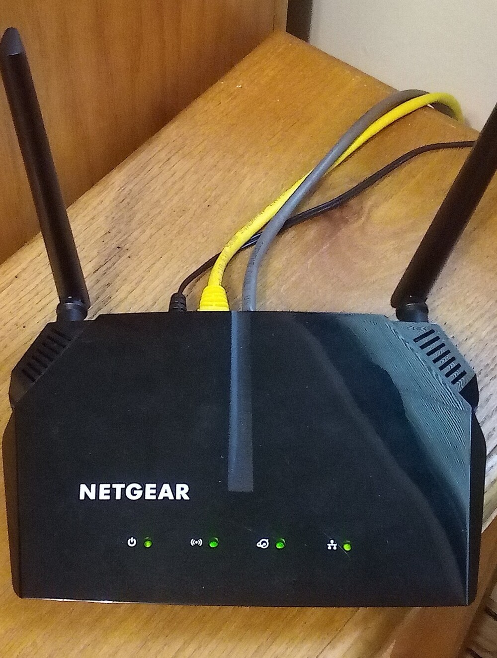 NETGEAR AC1000 WiFi Router – Black, Dual‑Band, External Antenna